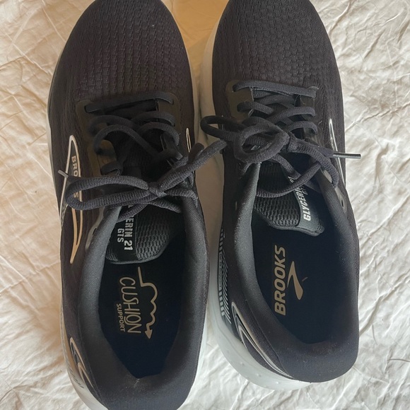 Brooks Men Black and White Athletic Running Shoes, size 12 - Picture 5 of 9